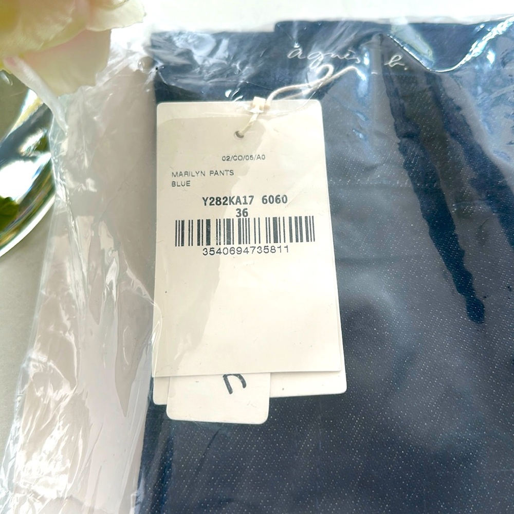 NWT Agnes b Marilyn Pants- Blue Jean Capri length